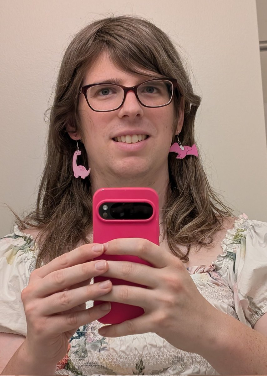 TheZoeGames's tweet photo. Really love my new pink dinosaur earrings https://t.co/EnvRLxxZ9L