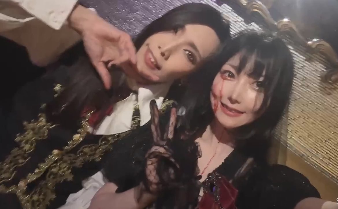 土曜のティプシー
今年はXにショーの様子があがってなくてさみしいです
いつもいっぱいあがってるのに🥲

なので、動画や静止画ください！
DMとかで！？

わたしと千鶴ちゃんが喜びます！

年に一度の思い出なの☺️

これはショー直後の写真なんだけど
血涙のようで可愛いです

#tipsy 
#ティプシー