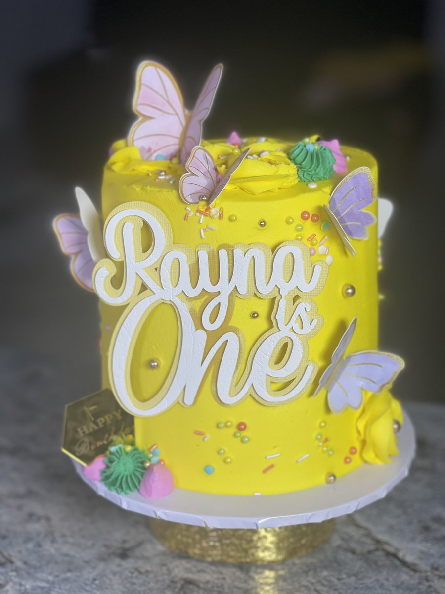 Happy new week beautiful people 😍 

Need a Cake in Abuja? Let’s take care of your cake needs.

I bake beautiful and yummy cakes 🤗😋🤤

For bookings/enquiries: Send a DM or use link in our bio.

Abuja 📍