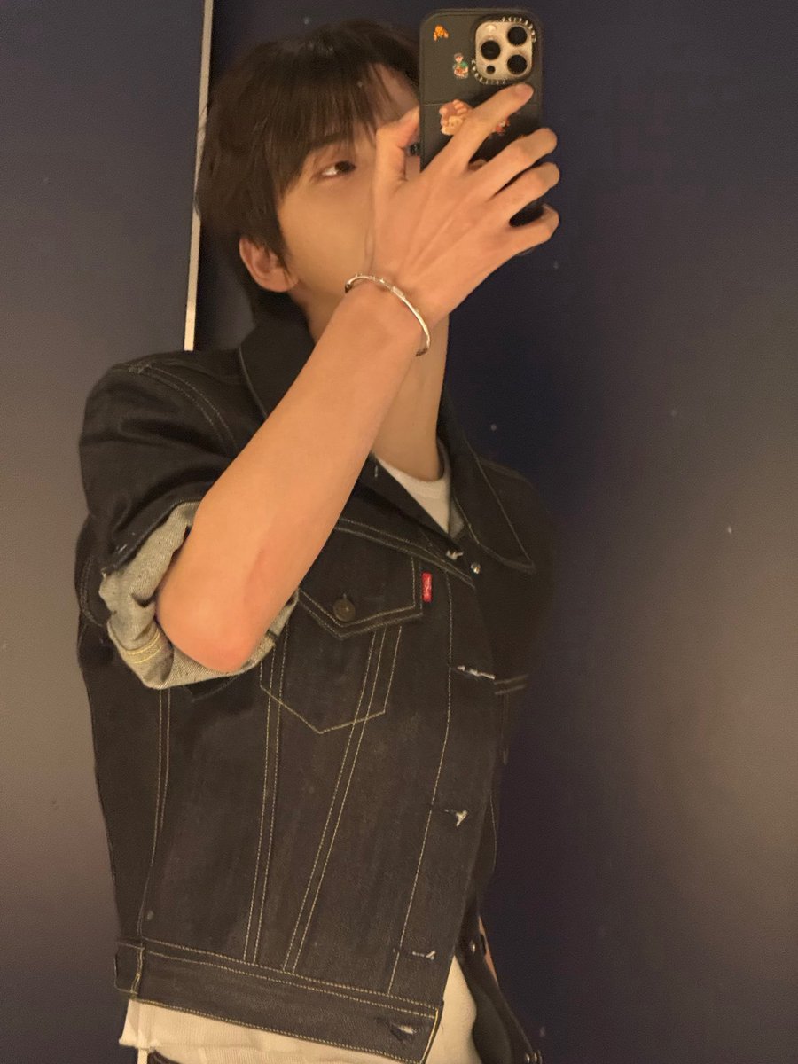 amatna_247's tweet photo. ㅋㅋㅋㅋㅋㅋ귀욤뽀쨕 스티커 붙이고
도베르만이랭..🫣
웃는다고 문다고ㅋㅋㅋㅋㅋㅋ
#tws #twsshinyu #투어스 #투어스신유 https://t.co/v7wLuWBZWE