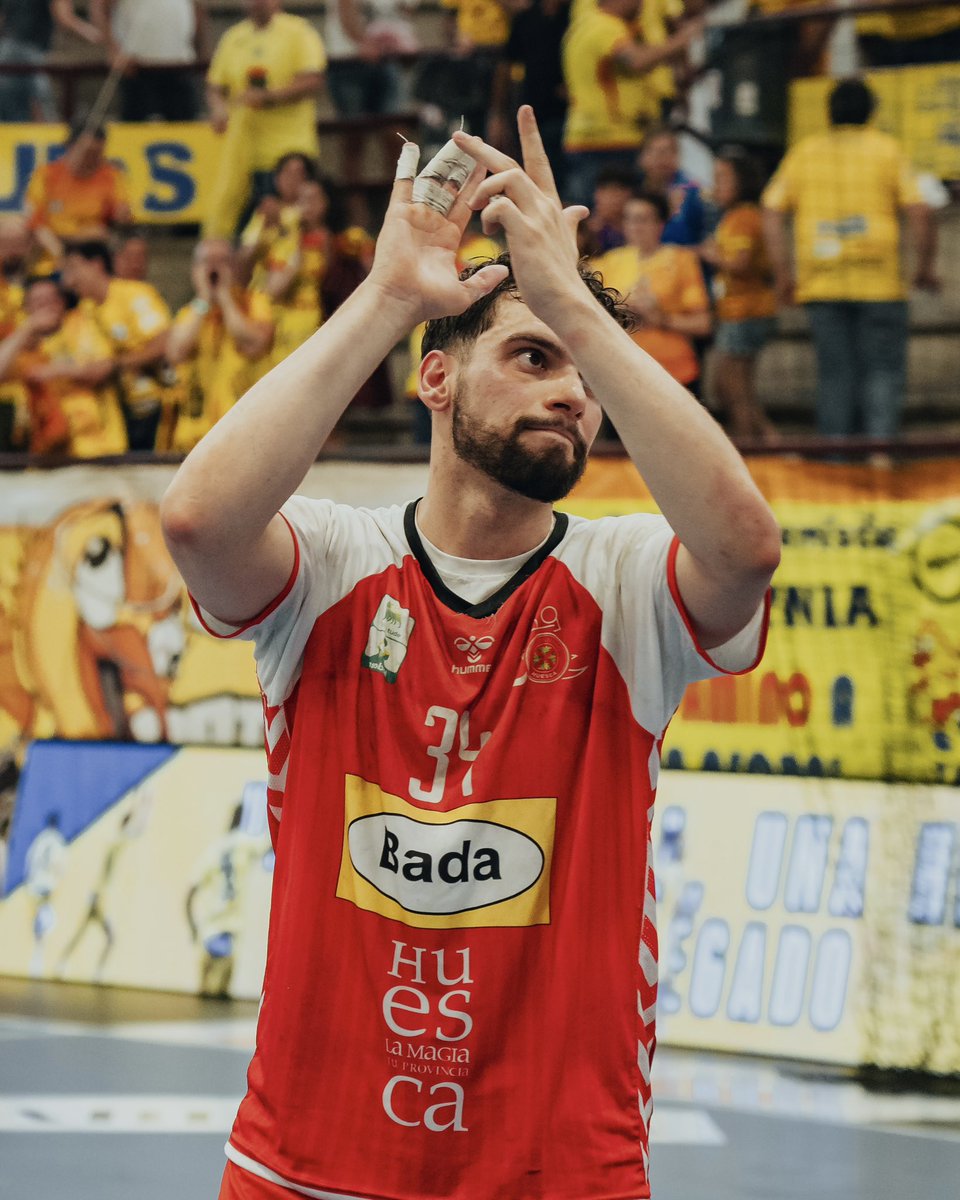 ASOBAL's tweet photo. 🚀 Espectacular remontada de @BmHuesca para confirmar su permanencia en la élite 🤯

🔴 El equipo oscense despidió el 2024 con 5️⃣ puntos y ha necesitado sumar 15/30 en la segunda vuelta para poder garantizar su continuidad en @ASOBAL 😮‍💨

Del sufrimiento a la euforia 🥹➡️🥳

📸 picandron | @soy_arcalle 

#EscuelaDeTalento