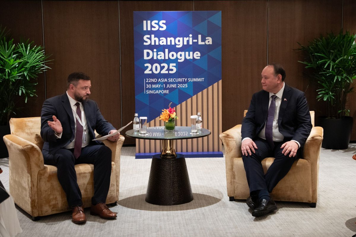 dndphl's tweet photo. π΅ππΊπ¦ On the sidelines of #ShangriLaDialogue2025, Sec. Gilberto Teodoro, Jr. met with Ukrainian DepDefMin Oleksandr Kozenko.
They discussed mutual learning on tech dev't, disaster response & post-trauma recovery.
#DNDPHL #SLD2025 #IISSSLD #BagongPilipinas https://t.co/2sbfUqRRRB