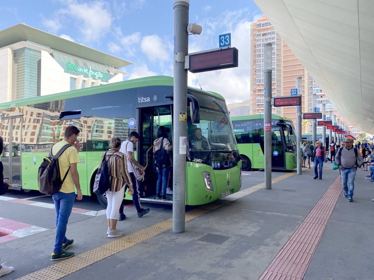 CabildoTenerife's tweet photo. 🚌🚃 #MOVILIDAD 𝗘𝗹 𝗖𝗮𝗯𝗶𝗹𝗱𝗼 𝗲𝘅𝗶𝗴𝗲 𝗮𝗹 𝗘𝘀𝘁𝗮𝗱𝗼 𝗾𝘂𝗲 𝗮𝗴𝗶𝗹𝗶𝗰𝗲 𝗲𝗹 𝗰𝗿𝗲́𝗱𝗶𝘁𝗼 𝗽𝗿𝗲𝘀𝘂𝗽𝘂𝗲𝘀𝘁𝗮𝗱𝗼 𝗲𝗻 𝟮𝟬𝟮𝟱 𝗽𝗮𝗿𝗮 𝗺𝗮𝗻𝘁𝗲𝗻𝗲𝗿 𝗹𝗮 𝗴𝗿𝗮𝘁𝘂𝗶𝗱𝗮𝗱 𝗱𝗲𝗹 𝘁𝗿𝗮𝗻𝘀𝗽𝗼𝗿𝘁𝗲 𝗽𝘂́𝗯𝗹𝗶𝗰𝗼.

🗓️ Una moción aprobada en Pleno solicita que se garantice el anticipo antes del 30 de septiembre.

✔️ Se trata de una servicio público esencial en una Comunidad Autónoma con una singularidad específica.

ℹ️ https://t.co/EG5RUE7MXR