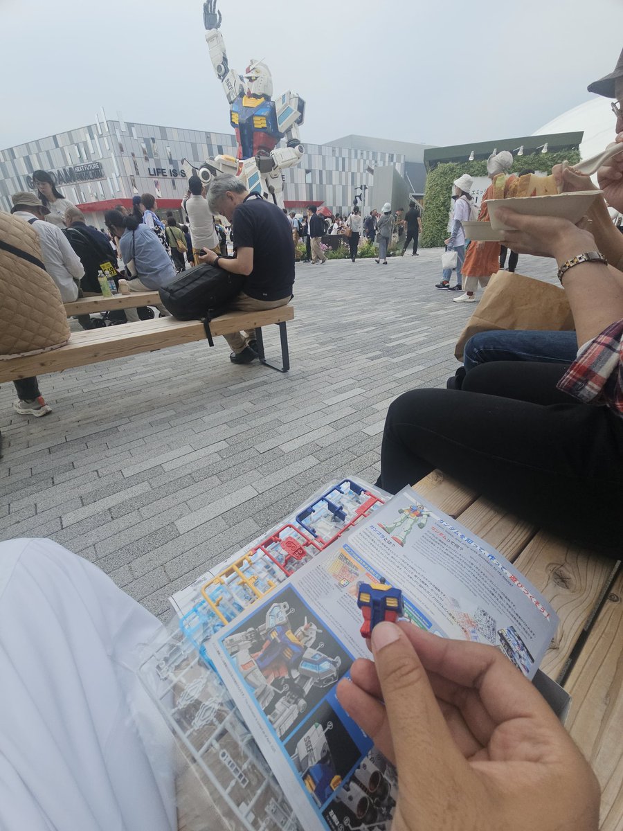 早くガンプラを完成させられるかな。
نركب جانبلا امام جاندام في اوساكا اكسبو