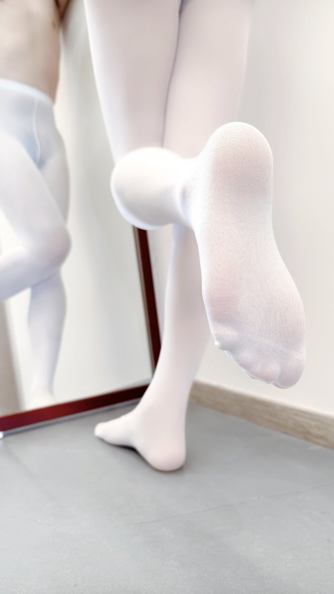 虽然过不了儿童节，但是能穿儿童裤袜呀🤭