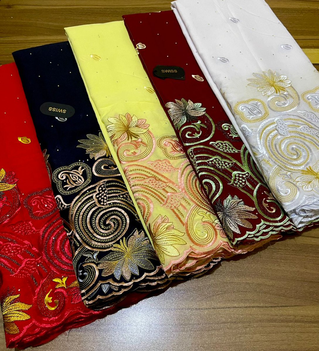 FatimaJiya3's tweet photo. Why haven't you gotten any of these beautiful designs yet?
LAFAYA LACE 🤩
#32,000 (#32k) https://t.co/9aAxN1Jvjb
WhatsApp 08180334254.
Kano State/Minna, Niger State,Nigeria 🇳🇬 https://t.co/VBrcdlX3Rj