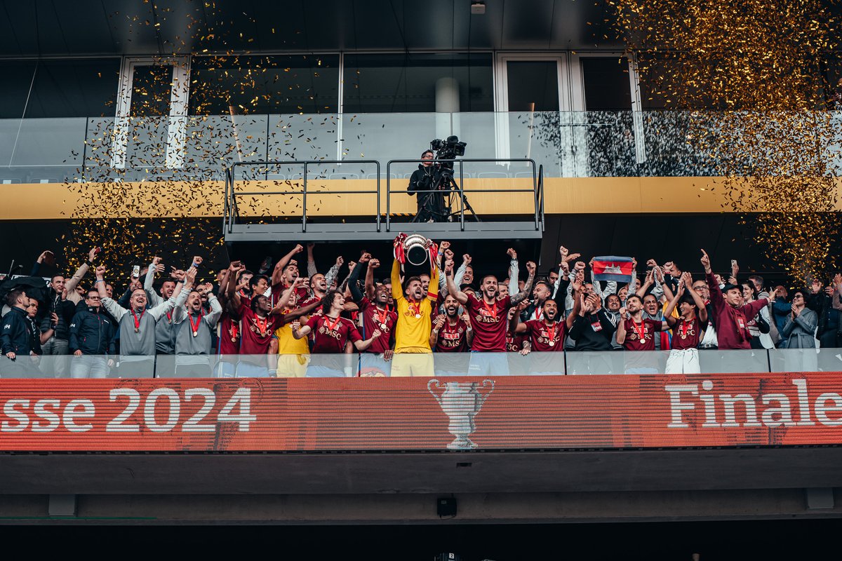 ServetteFC's tweet photo. 𝐎𝐧 𝐭𝐡𝐢𝐬 𝐝𝐚𝐲... 🏆🇨🇭

Il y a un an jour pour jour, les Grenat soulevaient leur 8️⃣ème 𝑪𝒐𝒖𝒑𝒆 𝒅𝒆 𝑺𝒖𝒊𝒔𝒔𝒆 au terme d’une séance de tirs au but aussi interminable qu’épique face à Lugano 😍🔥

#NotreVilleNotreClub https://t.co/hyjm0AtmqX