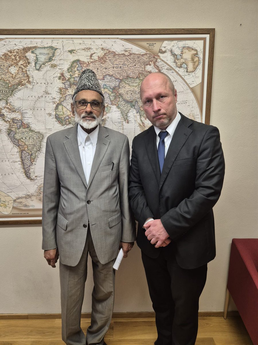 I strongly condemn the killing of the renowned gastroenterologist Dr. Sheikh Muhammad Mahmood (58) in #Pakistan. I met with Imam Ilyas Munir, Ahmadi prisoner of conscience (1984–1994), and heard firsthand of the ongoing persecution. Please help to #StopAhmadiPersecution #IRFBA