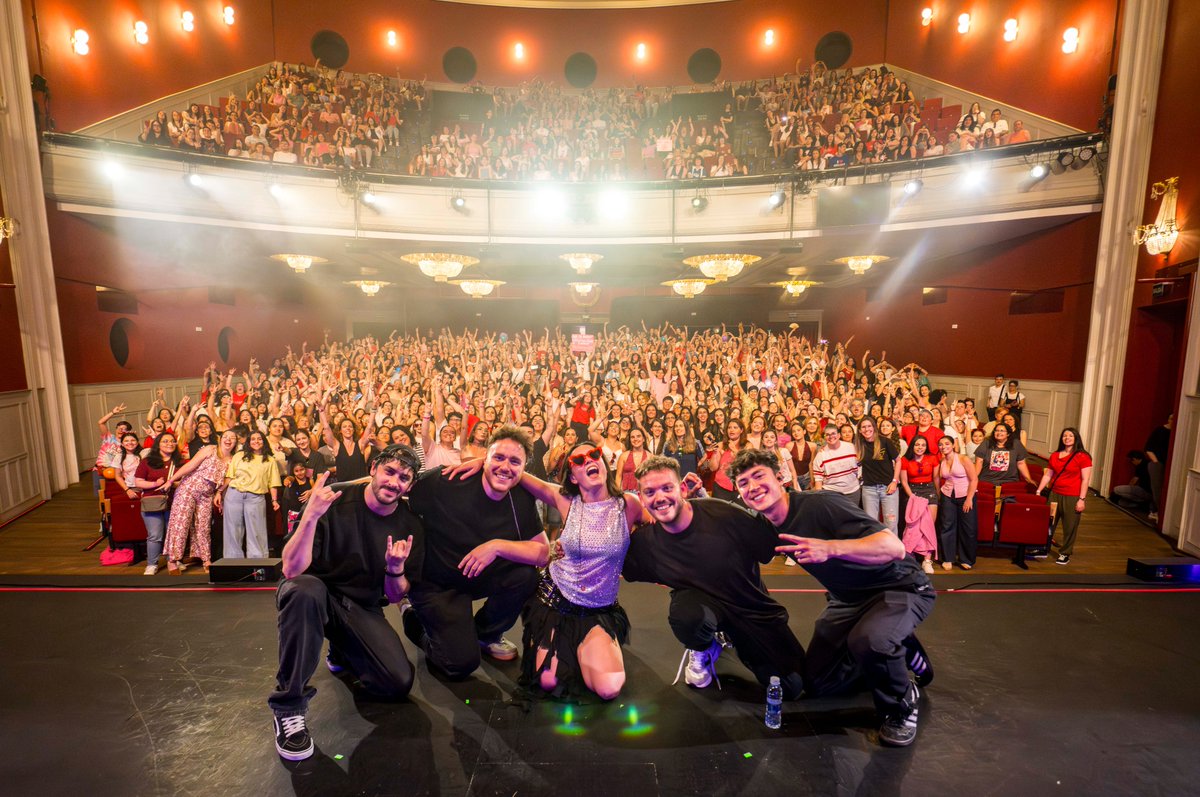 UMusicFestival's tweet photo. Apoteosis con @chiaraoliver anoche sobre el escenario del Teatro Albéniz!! #UMFestival25 https://t.co/J3F7K3Q0bc
