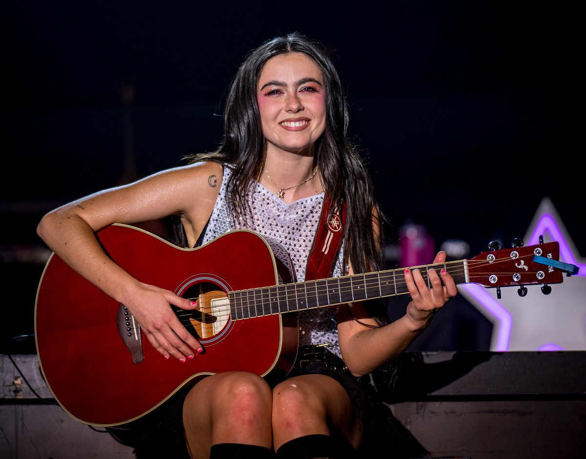 UMusicFestival's tweet photo. Apoteosis con @chiaraoliver anoche sobre el escenario del Teatro Albéniz!! #UMFestival25 https://t.co/J3F7K3Q0bc