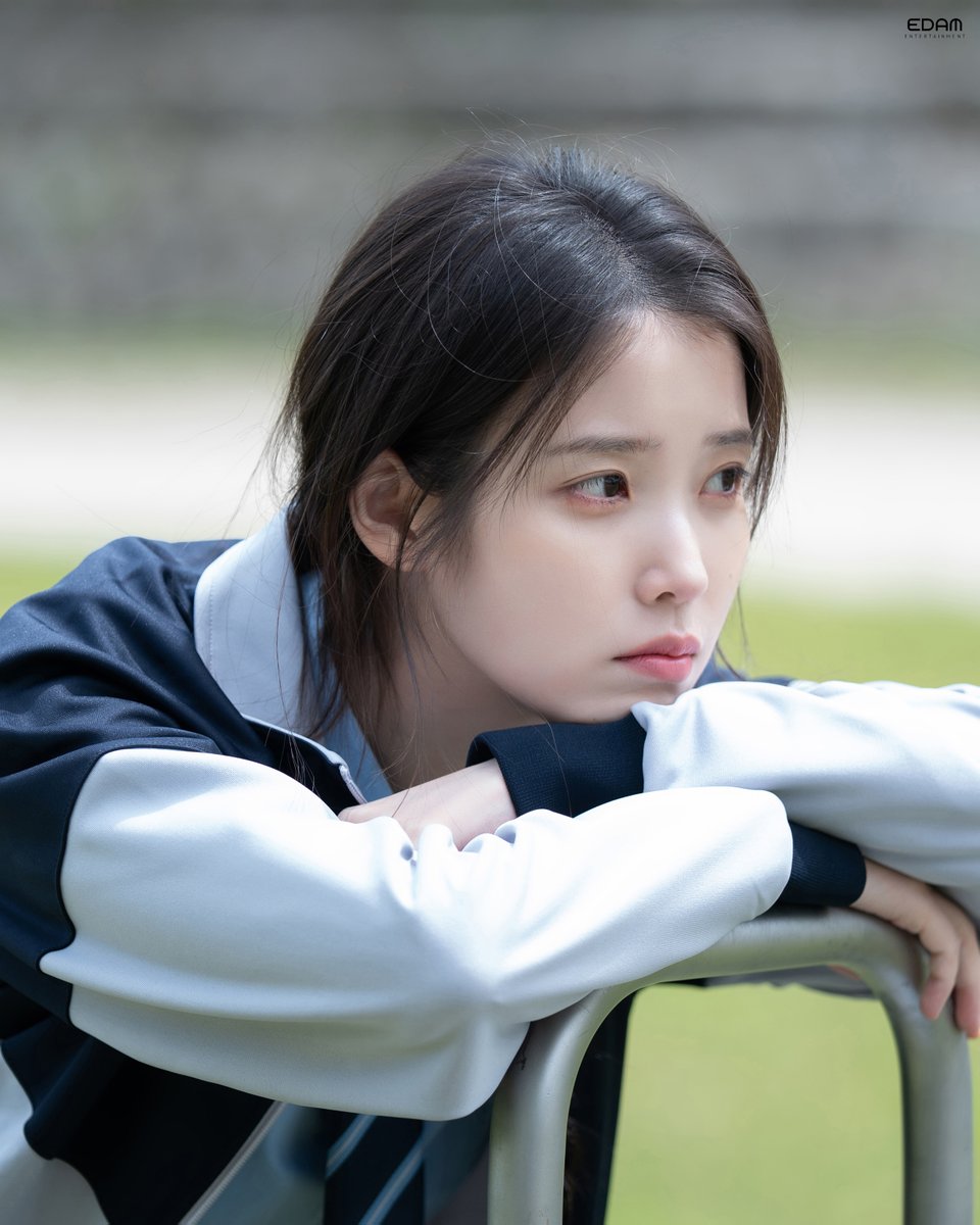 아이유(IU) tweet media