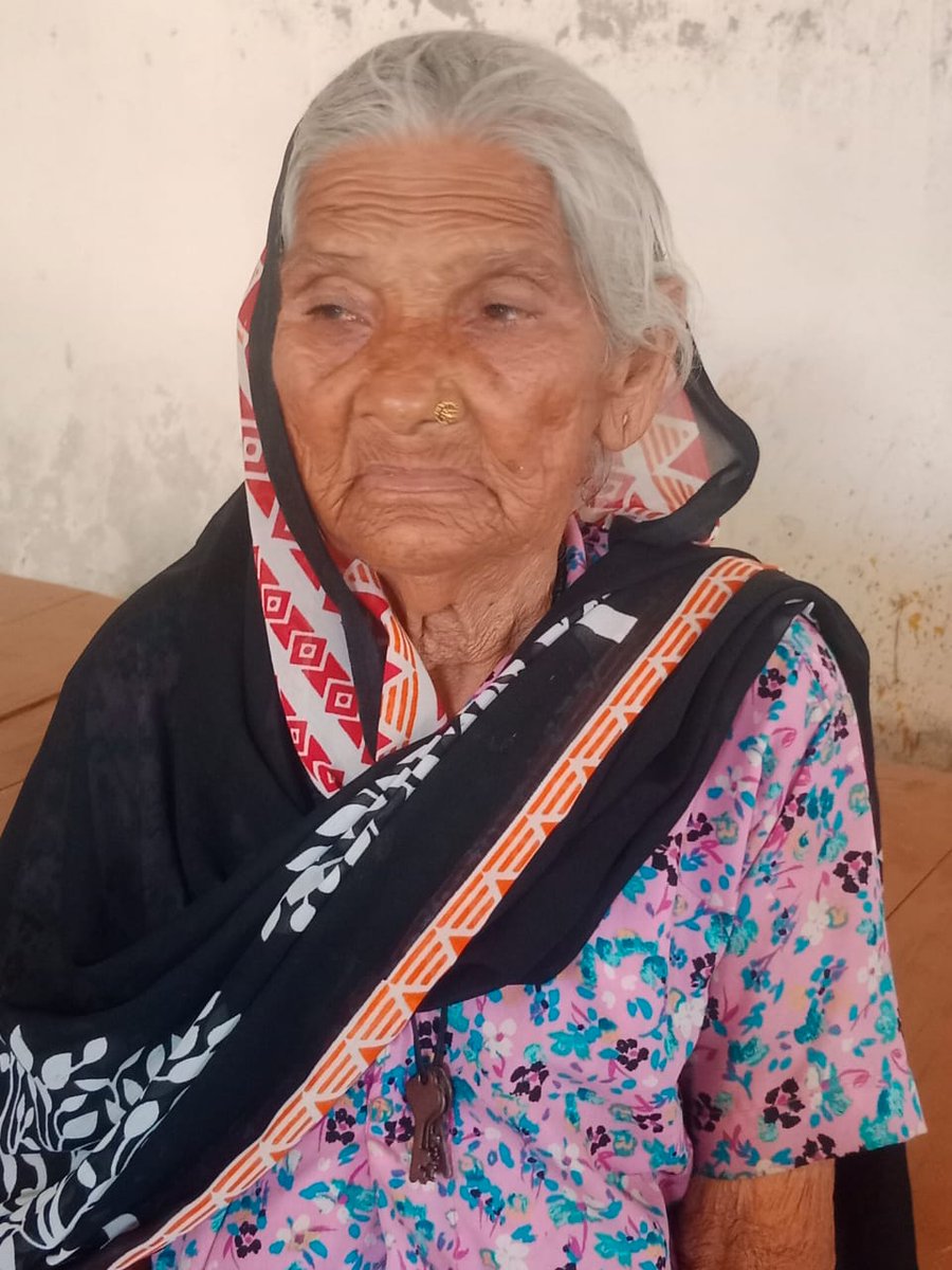 SrAnoopGupta's tweet photo. महोदय प्रार्थिनी बहुत वृद्धि है और न्याय के लिए दर दर भटक रहीं हैं अति शीघ्र कार्रवाई कर मुल्जिमों पर कड़ी कार्रवाई करना सुनिश्चित करें @maharajganjpol @Uppolice @diggorakhpur https://t.co/u05BkSLq6l