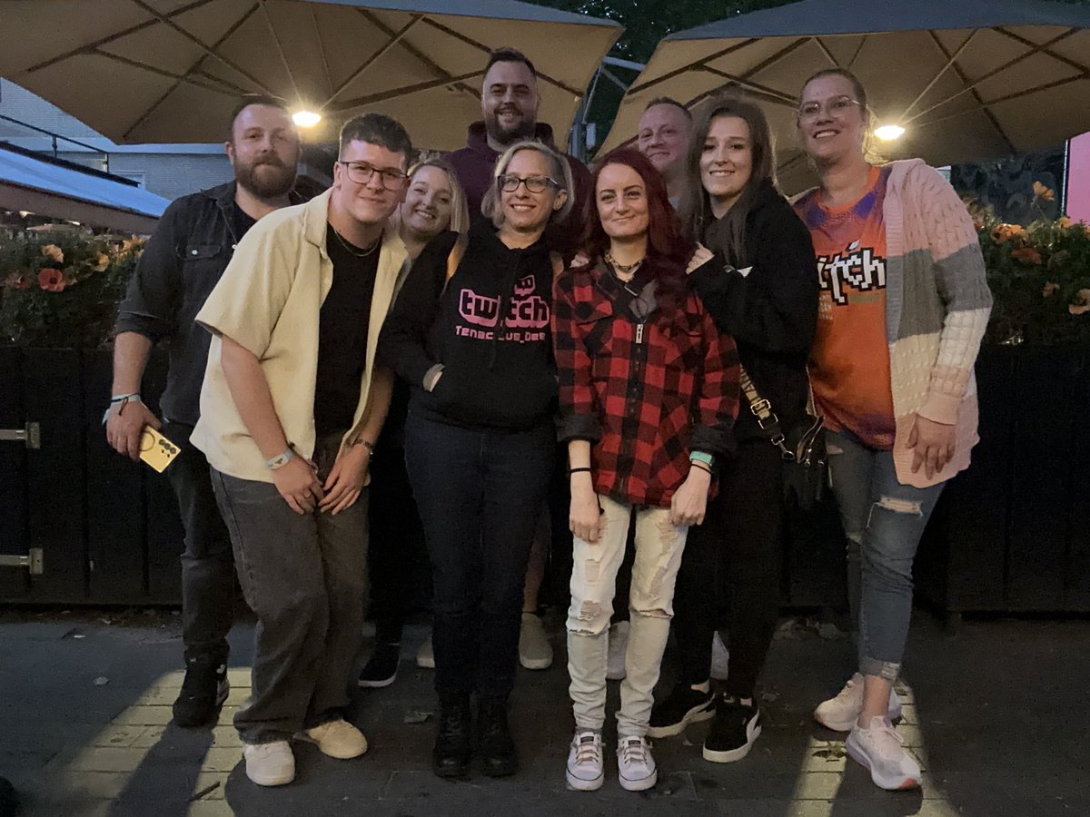 #twitchcon weekend was soooo good! I feel blessed to have met all these gorgeous and lovely people there!! Thanks for the fun, talks and quality time we spend together💜💜 next year a DayZCon?! #dayz #twitch