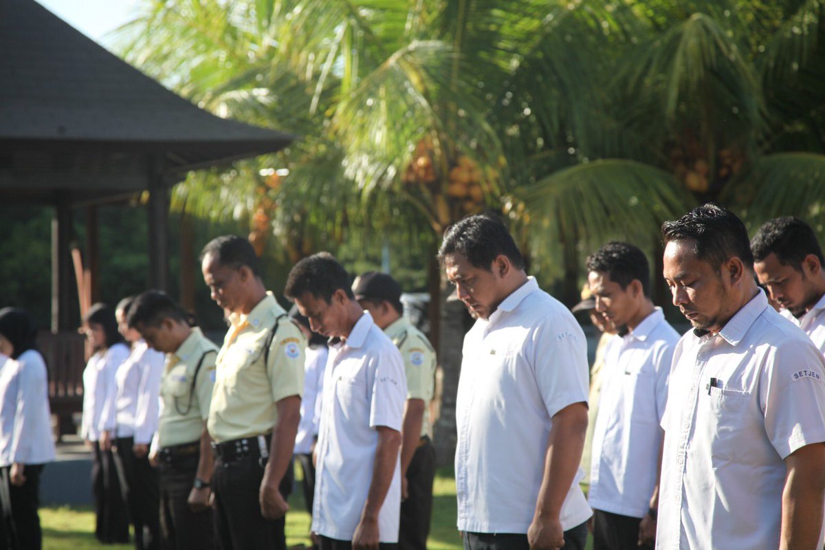 BPISDKP's tweet photo. Jembrana (02/6) upacara peringatan hari lahir Pancasila.
“Memperkokoh Ideologi Pancasila Menuju Indonesia Raya”
#PanganBiru
#2025KKPRiseTogether
#EkonomiBiruUntukIndonesiaEmas
#BPISDKP
#spatialisspecial
#harilahirPancasila https://t.co/xPZGYHM0rM