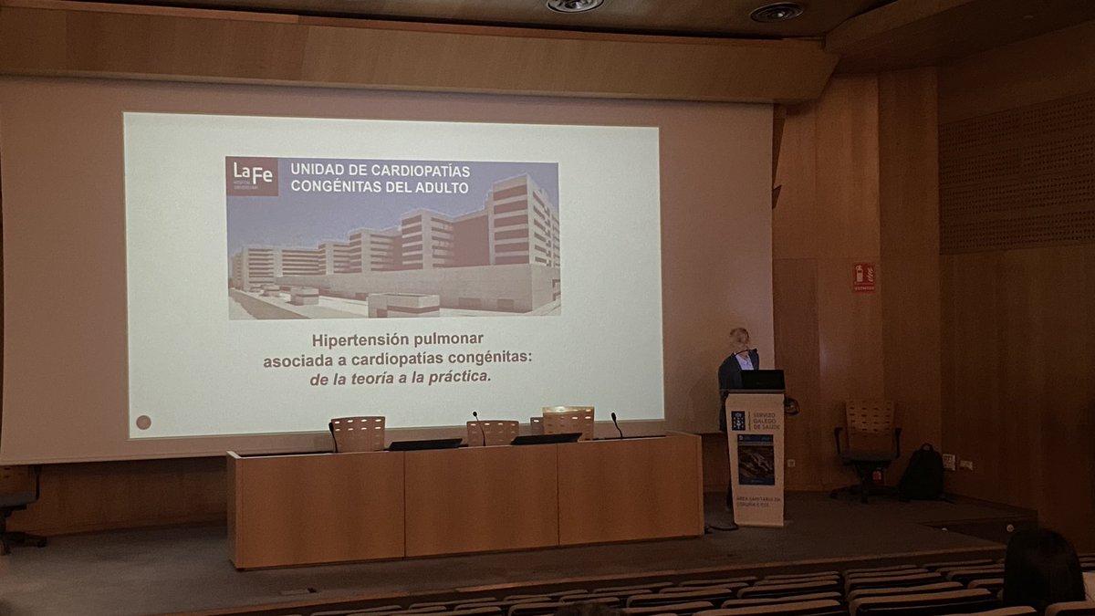 jangelRodFer's tweet image. Hoy lunes, el Dr. Joaquín Rueda, del Hospital La Fe de Valencia, acude al CFC en Cardiología del CHU de A Coruña a revisar el manejo de la HT pulmonar relacionada con las cardiopatías congénitas. Un gusto. @SOGACAR_ @SanidadeACoruna @jmvazrod @eduardo_barge @rafavidalperez