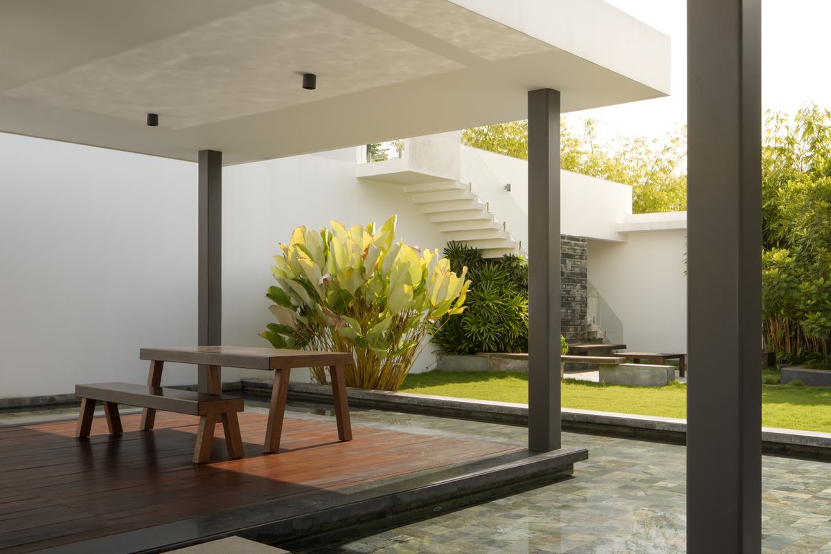 Architizer's tweet image. A series of simple geometric volumes creates framed outdoor zones, letting light and greenery move through the structure.

📍Coimbatore, India

Design: Icon Design Studio
Photography: Studio Recall/Ekansh Goel 
Details: arc.ht/4kIaUaq