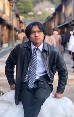 [Students' voices]
Jelang (Indonesia) earned his Ph.D. from the Department of Chemistry in the SISC. His love for chemistry began in high school and has only grown stronger over time. He said, “School of Science allowed me to explore my true interests.”
sci.osaka-u.ac.jp/en/jelang-muha…