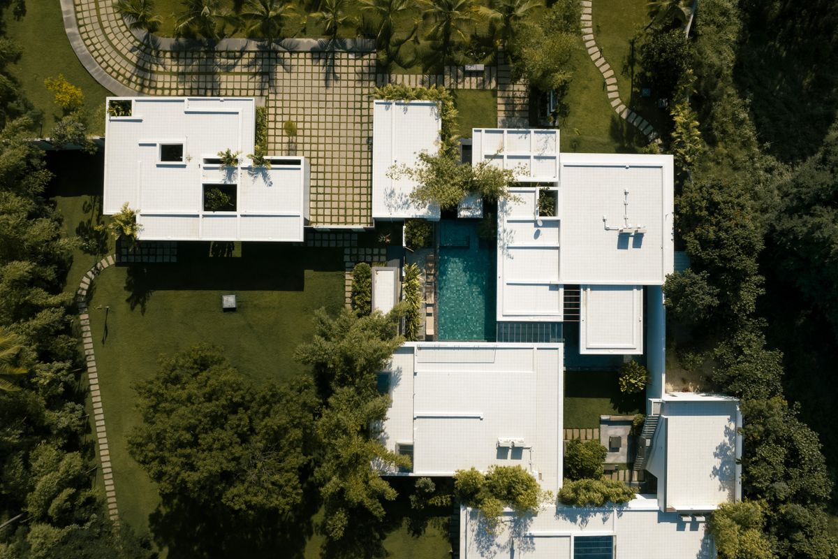 Architizer's tweet image. A series of simple geometric volumes creates framed outdoor zones, letting light and greenery move through the structure.

📍Coimbatore, India

Design: Icon Design Studio
Photography: Studio Recall/Ekansh Goel 
Details: arc.ht/4kIaUaq