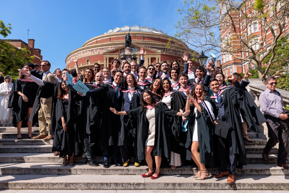 imperialcollege's tweet photo. It’s day one of this year’s Graduation, with more than 4000 graduands crossing the stage at the @RoyalAlbertHall 🎓  

(Graduand: someone about to receive a degree!) 

We’re so excited to celebrate with you and enjoy today – you've earned it 💙

#OurImperial https://t.co/DJu428bS50