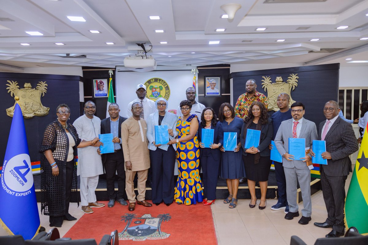 Lagos generates 13,000 tonnes of waste daily. Zoomlion steps in to turn this challenge into opportunity. 
#ZoomlionDeyWork #LagosState #CleanLagos