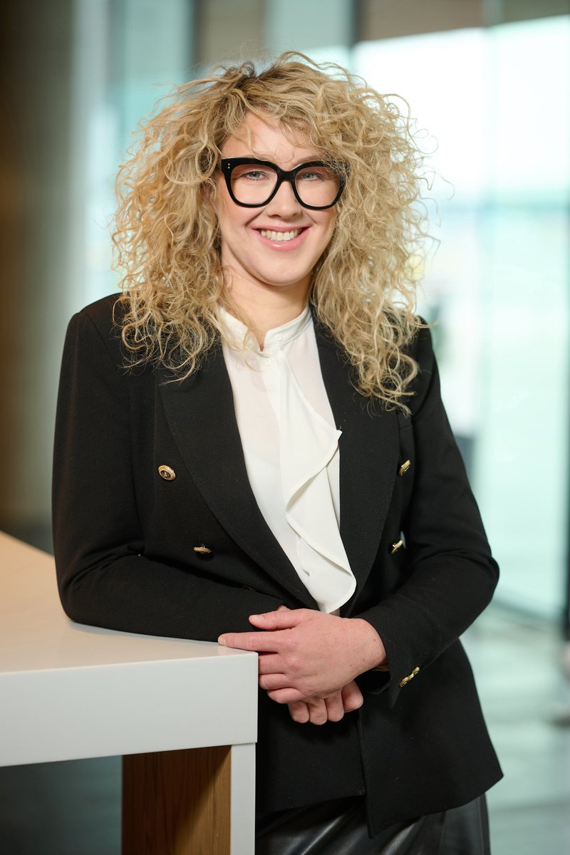 PHH_PL's tweet image. 🛎️Kamila Stefanek-Penarska objęła stanowisko Dyrektora Biura Marketingu i PR w Polskim Holdingu Hotelowym. 

📌Jej bogate, prawie dwudziestoletnie doświadczenie w skutecznym wprowadzaniu i rozwijaniu marek w branży usługowej znacząco wzmocni działania marketingowe i komunikacyjne…