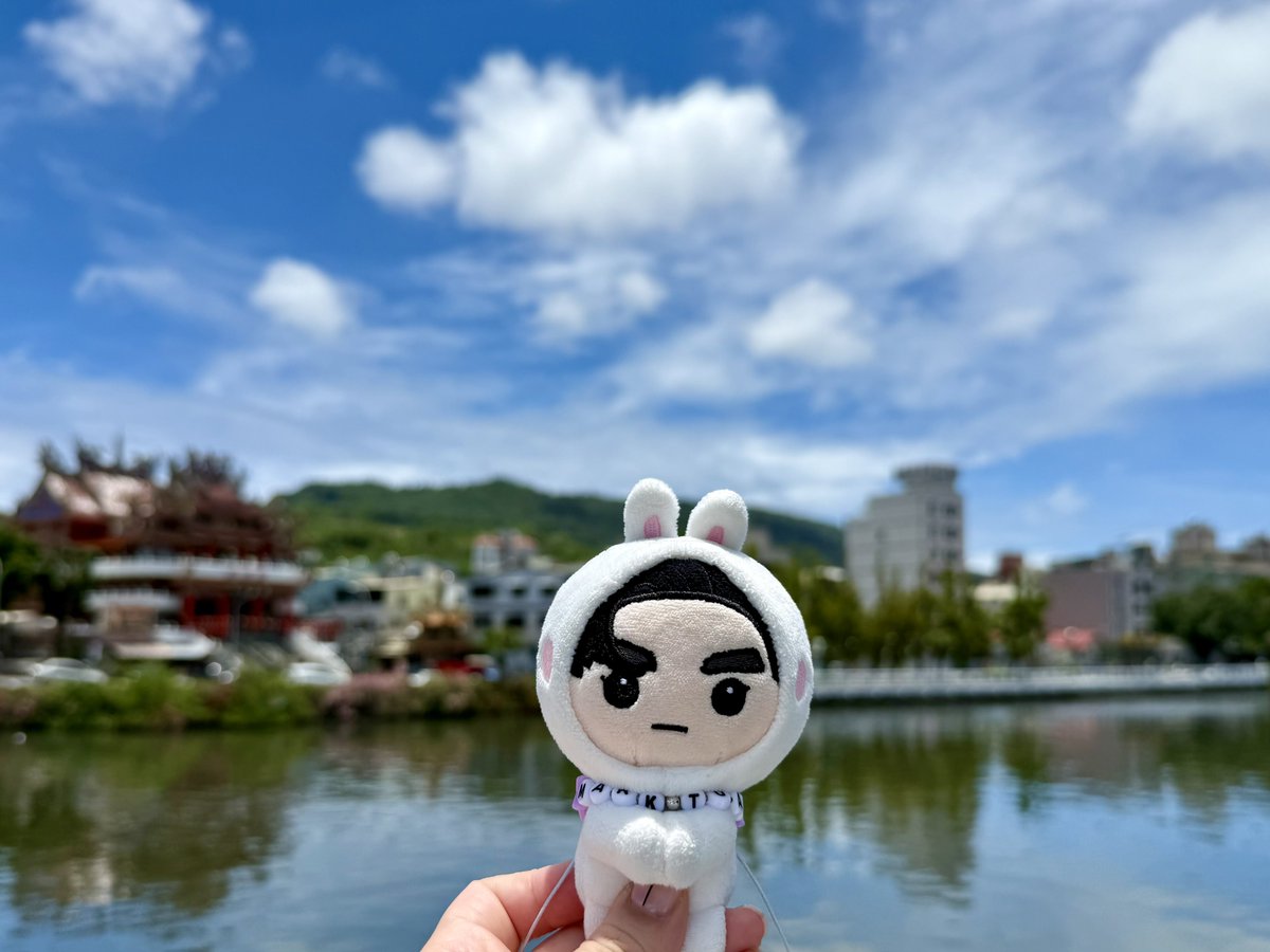 대만 사람들은 모두 다정한가봐 😘
오랜만에 만난 친구들도 반가웠고 
같이 마크 응원해서 더 즐거웠고 
숙소, 택시 기사님도 카페 사장님도 야시장까지
다들 친절하고 넘 사랑스럽고 좋았다 또 놀러올래🇹🇼🫶🏻