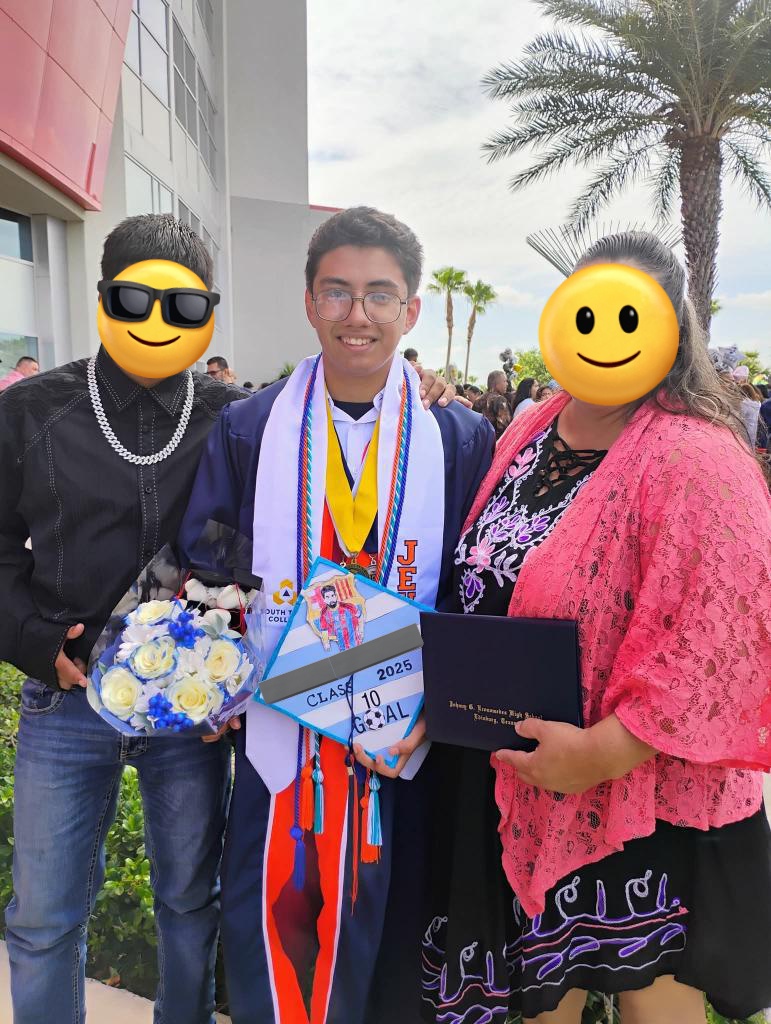 Chat we've done it, and I couldn't be happier with the people who've accompanied me in this journey 
I'd also like to thank <a href="/RipTojo/">Rip Tojo 🫀VTuber</a> for helping me when the time got tough and for not judging me based on what I was going through.