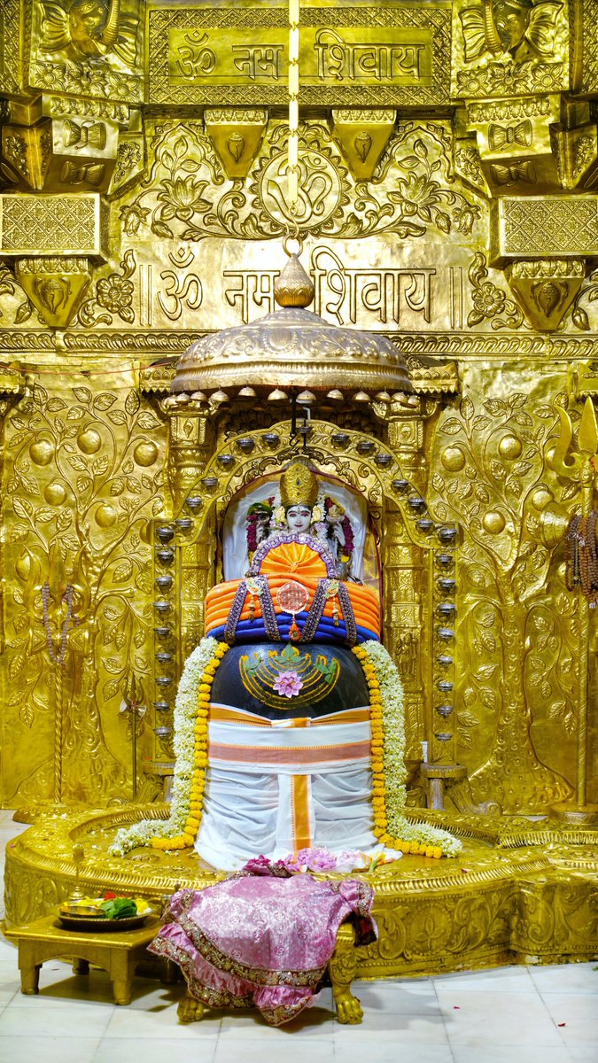 श्री सोमनाथ महादेव मंदिर,
प्रथम ज्योतिर्लिंग - गुजरात (सौराष्ट्र)
दिनांकः 02 जून 2025,ज्येष्ठ शुक्ल सप्तमी - सोमवार
मध्याह्न श्रृंगार
06252561
#somnath #mahadev #shivji
#bhakti #somnathlivedarshan #somnathtemple