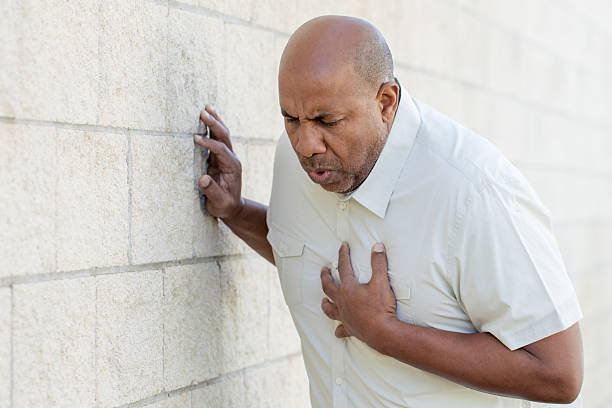 " Umubare w’abagabo bicwa n’indwara y’umutima iterwa n’agahinda kenshi izwi nka ‘Broken Heart Syndrome’ wikubye kabiri ugereranyije n’abagore ihitana ".

Agahinda ni indwara ya bose ntugatinye kuvuga ko ubabaye ngo ni uko uri umugabo. 

Isooko: Igihe.