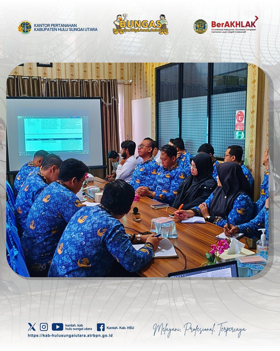 atrbpn_hsu's tweet photo. Kantah HSU gelar Rapat Pembangunan Zona Integritas 2025! Komitmen bersama wujudkan pelayanan publik yang bersih, responsif, dan inovatif demi masyarakat #BebasKorupsi
#KantahKabHSUBUNGAS #WTAB2024 #WBK2025 #MelayaniProfesionalTerpercaya https://t.co/uWYGEC18BU