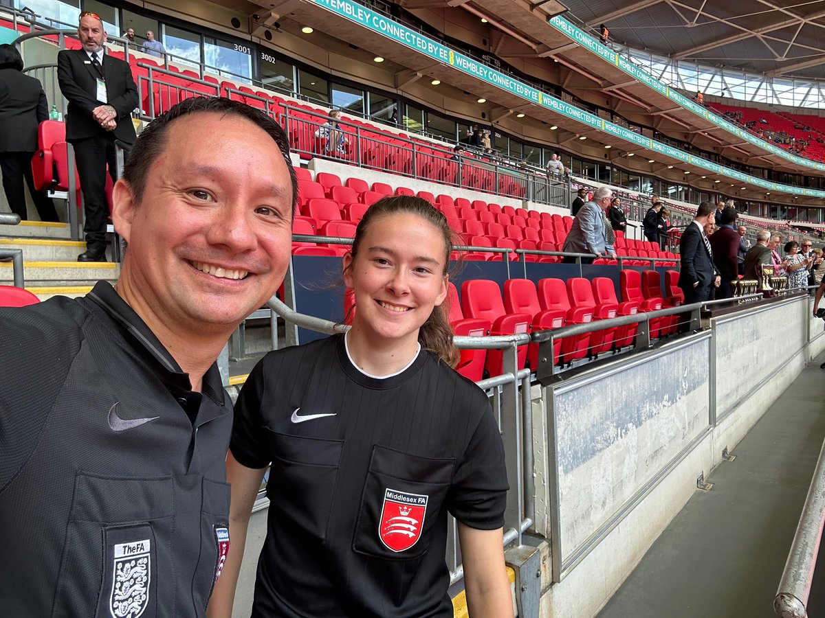 middxreferees's tweet image. Yesterday it was fantastic too see two of our @middxfa match officials officiate at Wembley Stadium!
Ben and Caitlin were given the opportunity to referee two @TheNLTrust finals before the @TheVanaramaNL Playoff Final!
We hope you enjoyed the day and the experience!