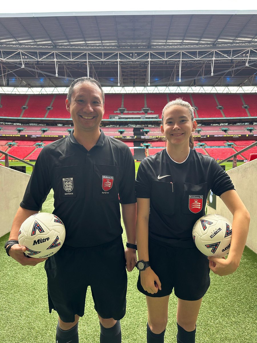 middxreferees's tweet image. Yesterday it was fantastic too see two of our @middxfa match officials officiate at Wembley Stadium!
Ben and Caitlin were given the opportunity to referee two @TheNLTrust finals before the @TheVanaramaNL Playoff Final!
We hope you enjoyed the day and the experience!