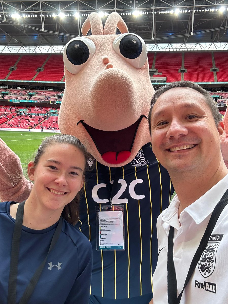 middxreferees's tweet image. Yesterday it was fantastic too see two of our @middxfa match officials officiate at Wembley Stadium!
Ben and Caitlin were given the opportunity to referee two @TheNLTrust finals before the @TheVanaramaNL Playoff Final!
We hope you enjoyed the day and the experience!