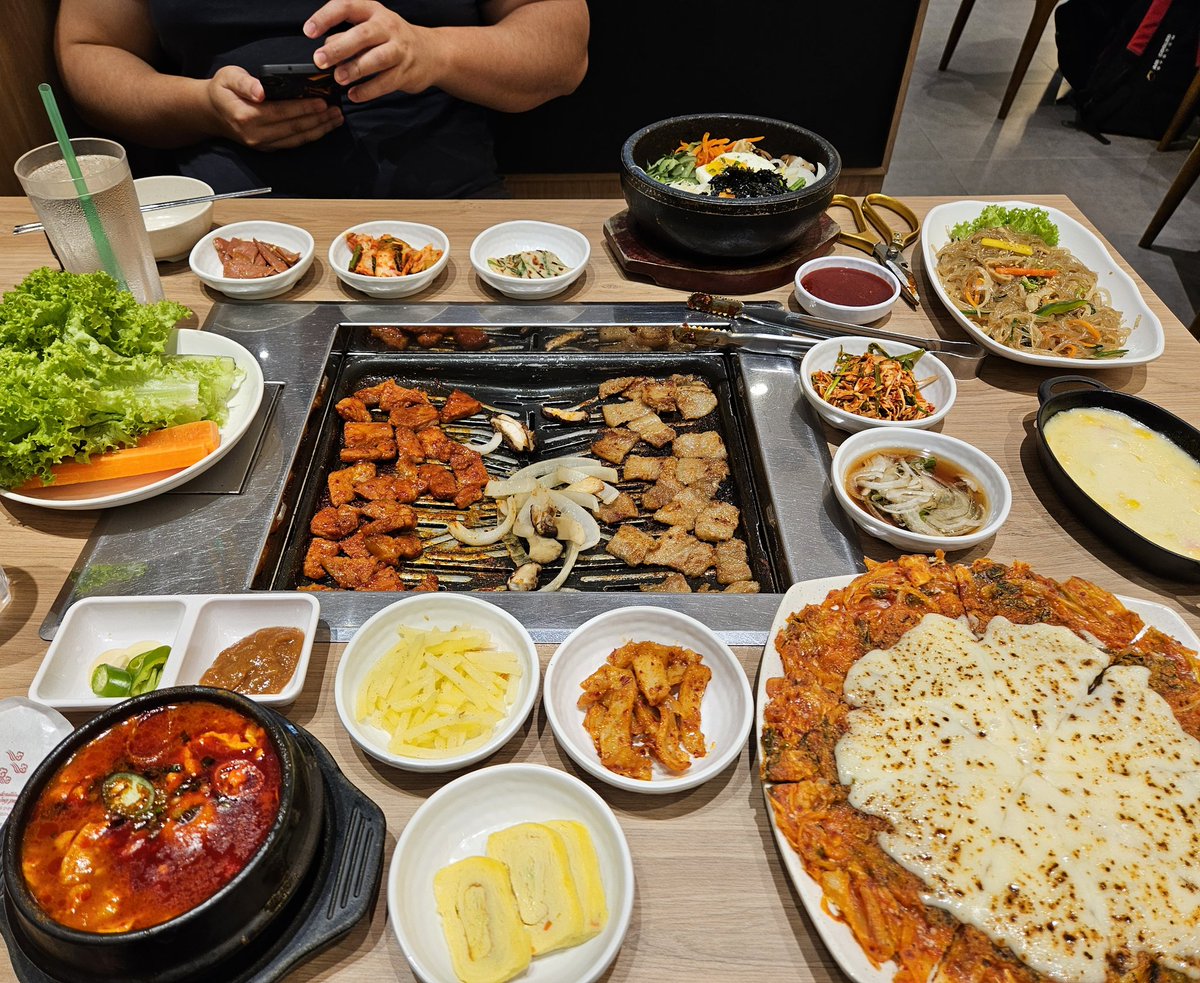 Now we Korea BBQing~