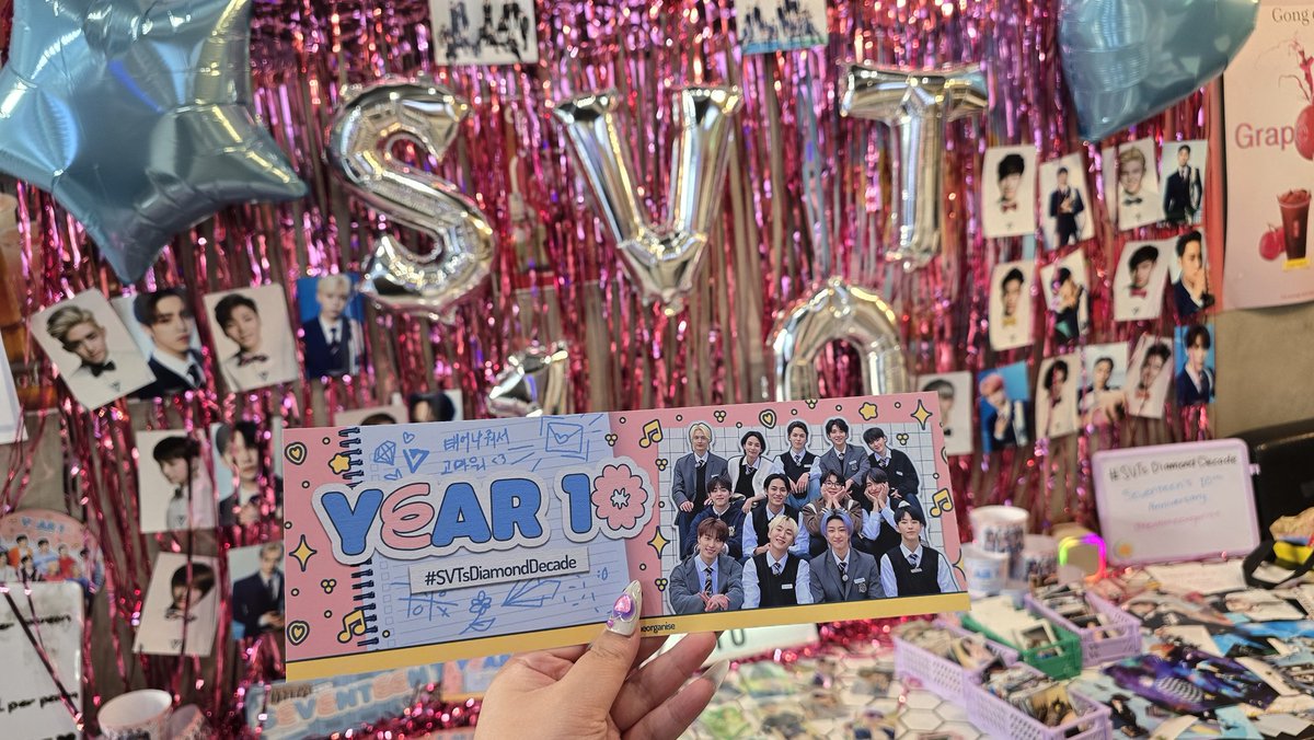 Thank you so much to <a href="/jisungzcart/">reese 🩷 comms open !</a> for designing everything for our Seventeen event this year!!
Designs look amazing 🩷🩵

#SVTsDiamondDecade
