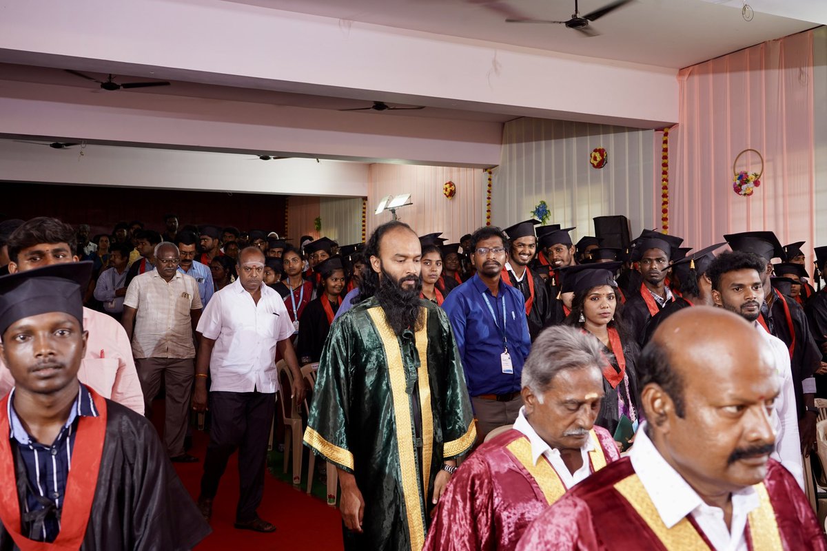 chalshr's tweet photo. எனைக்கும் விடாமுயற்சி ❣️

Convocation - 2025 
Salem College of Engineering &amp; Technology. 

#ConvocationDay #ConvocationDay2025 #LiveYourDream #CelebrateLife #SalemCollegeOfEngineeringAndTechnology #SCET #Salem #TamilNadu #SouthIndia 🇮🇳 https://t.co/adXbFxaoZ7