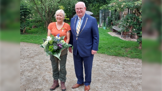 Koninklijke onderscheiding voor Yvette Bakker uit Harfsen -  contactzutphen.nl/l/519664