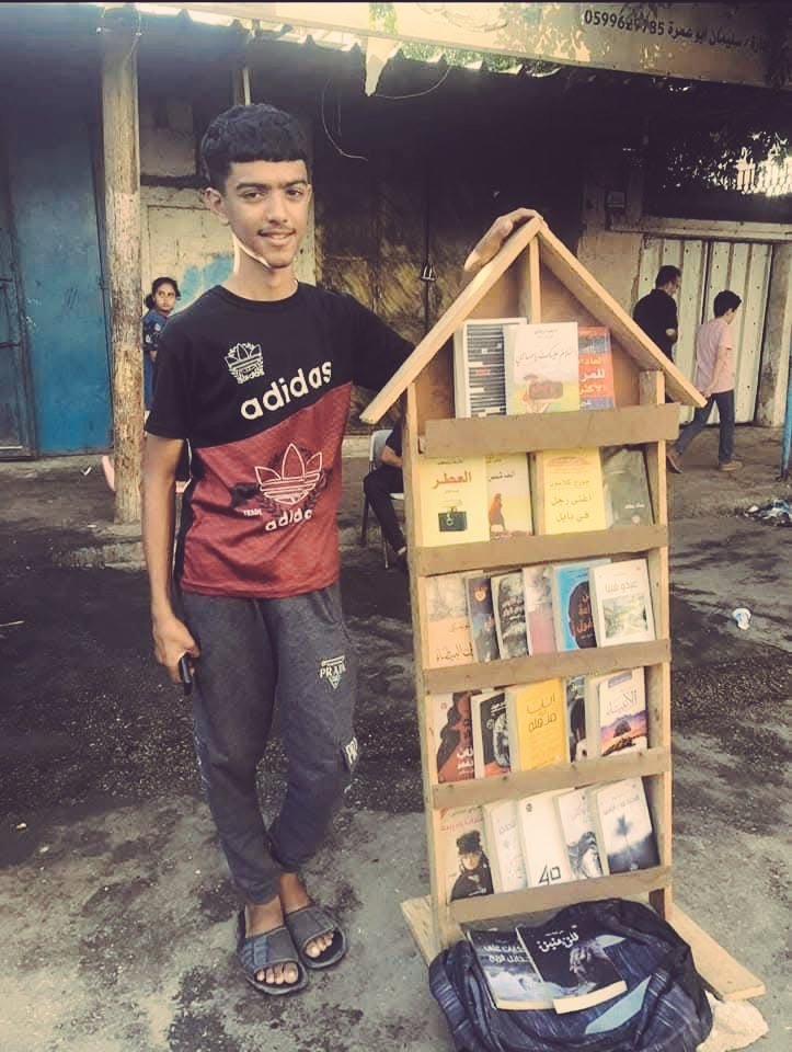 Gaza_Guy_Pod's tweet photo. A kid in Deir Al Balah's selling books to help his family out, Gaza, 2024. https://t.co/wiZHSl4ntU