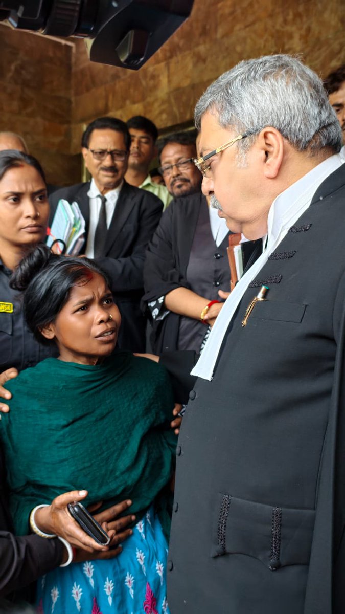 KBanerjee_AITC's tweet image. "Protect the weak, punish the wicked."
Today, I stood in the Serampore court representing the state government in the pursuit of justice for the young girl from Kanaipur, Konnagar, who was brutally raped and murdered. This battle is far from over — we will continue to fight with…