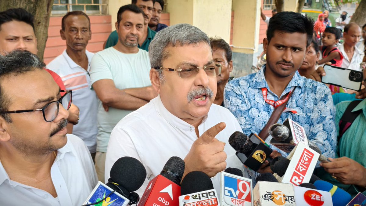 KBanerjee_AITC's tweet image. "Protect the weak, punish the wicked."
Today, I stood in the Serampore court representing the state government in the pursuit of justice for the young girl from Kanaipur, Konnagar, who was brutally raped and murdered. This battle is far from over — we will continue to fight with…
