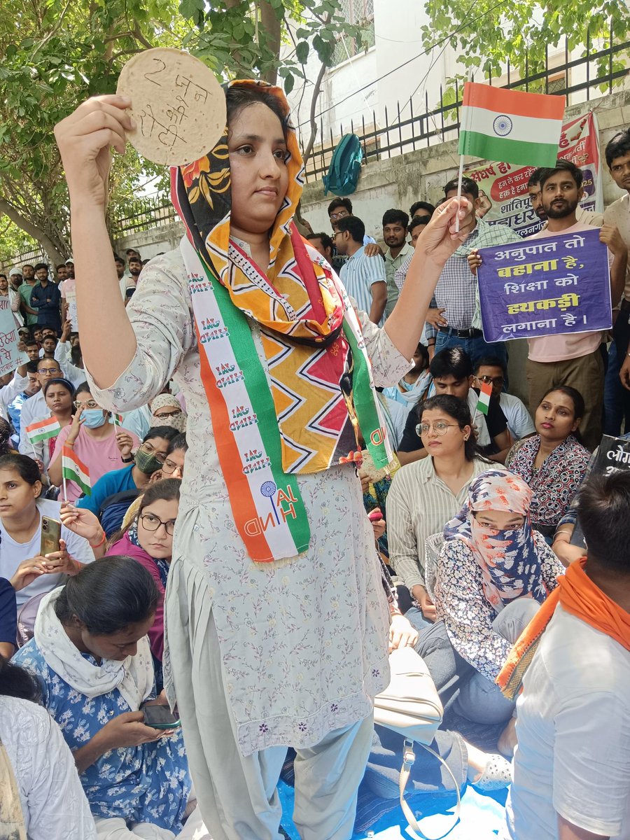 SachinK68223521's tweet image. भर्ती लेने आए हैं 
 भर्ती लेकर जाएंगे।
नयी प्राथमिक शिक्षक भर्ती का विज्ञापन जारी करो।
#97000_प्राथमिक_शिक्षक_भर्ती 
#शिक्षक_भर्ती 
#release_Upprt_vacancy