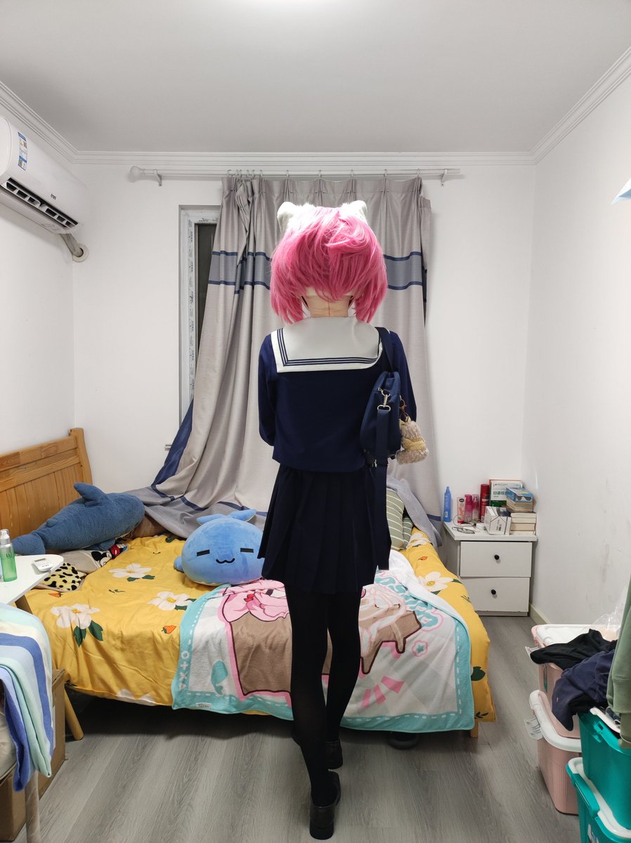 继续进行的动作练习...
依旧参考各位大佬的姿势
#着ぐるみ #kigurumi