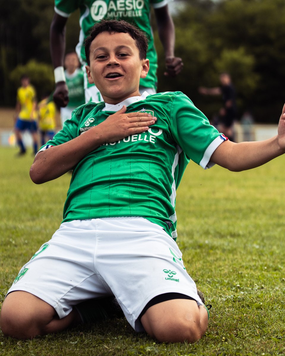 ASSEofficiel's tweet photo. 👏 L'ASSE a brillé au Mondial Pupilles de Plomelin qui réunissait 64 des meilleures équipes U13 ! 🏆

Finalistes battus par Nantes, les Verts terminent toutefois deuxièmes avec les honneurs et le statut de meilleure défense du tournoi ! 💚 https://t.co/6PYOhtXngP