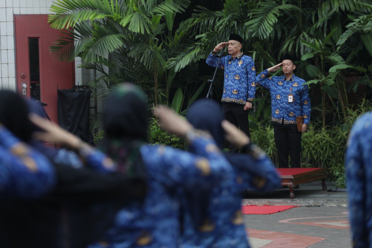 Dalam Upacara Peringatan Hari Lahir Pancasila, Senin (02/06), Wamensos Agus Jabo Priyono menegaskan bahwa Pancasila bukan sekadar diingat, tapi harus diwujudkan melalui kerja nyata dan keberpihakan.
