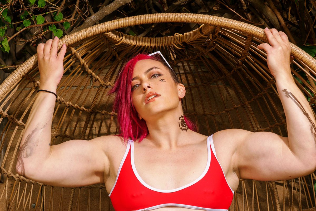 It's time we had a discussion
'Bout your sorry production
Mask your shade and corruption
Grinning teeth lack seduction
Know the crime you committеd
I forget, not forgive it
Don't you dare gеt it twisted
I'm nice but I can get wicked