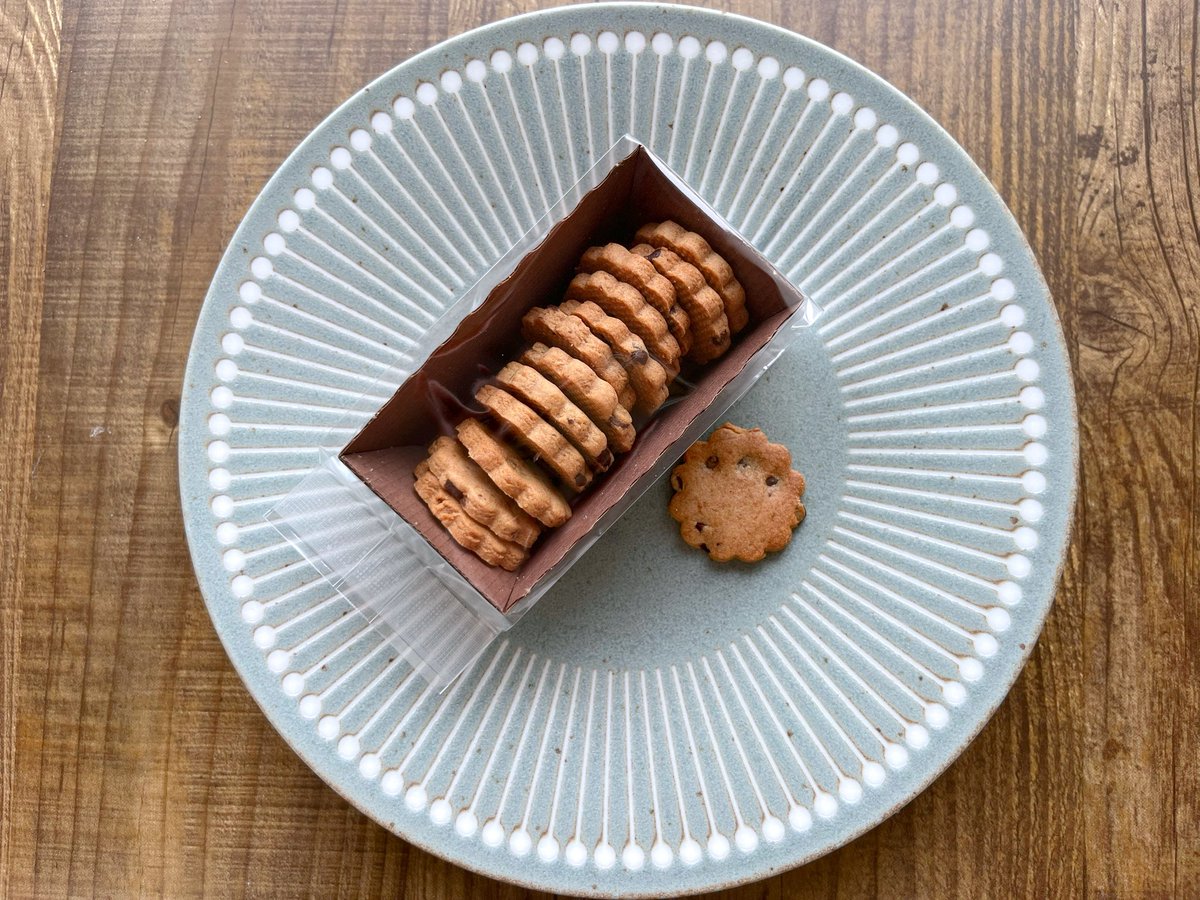 夏用のベスト缶と、味見カップできました〜🌻

ついでに、全粒粉のチョコチップも🍫
今日の夜ページつくります〜🍪