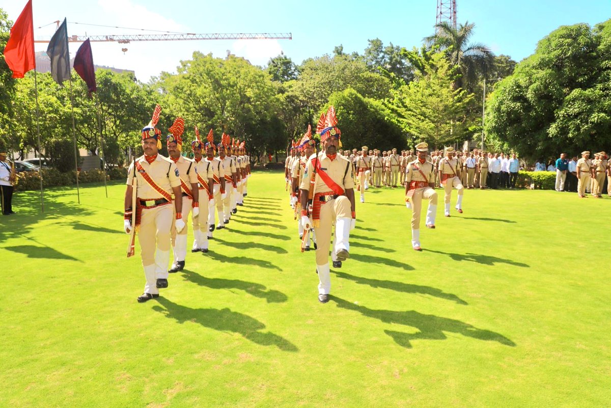 Cyberabad Police (@cyberabadpolice) on Twitter photo The 11th #TelanganaFormationDay was celebrated with utmost enthusiasm on 2nd June 2025 at the Cyberabad Police Commissionerate. The event commenced with the National Flag being unfurled by <a href="/CPCyberabad/">Avinash Mohanty IPS</a>.The Commissioner also received the Guard of Honour from the Parade Commander. The 11th #TelanganaFormationDay was celebrated with utmost enthusiasm on 2nd June 2025 at the Cyberabad Police Commissionerate. The event commenced with the National Flag being unfurled by <a href="/CPCyberabad/">Avinash Mohanty IPS</a>.The Commissioner also received the Guard of Honour from the Parade Commander.