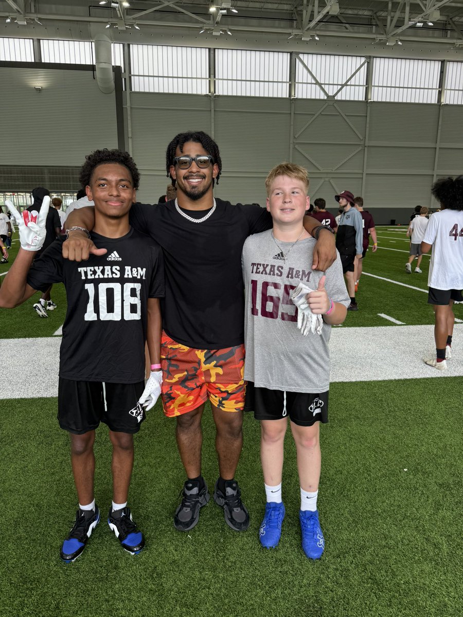 MikeHannon7's tweet photo. @Matthew7x_ and elijah today @TexasAggieFB camp and I have to give a big shout out to @TaureanYork5x who came by to see them at the camp and take them to locker room this is what @templewildcats are all about @CoachPresident @OttTempleISD https://t.co/0kicE5Yyi3