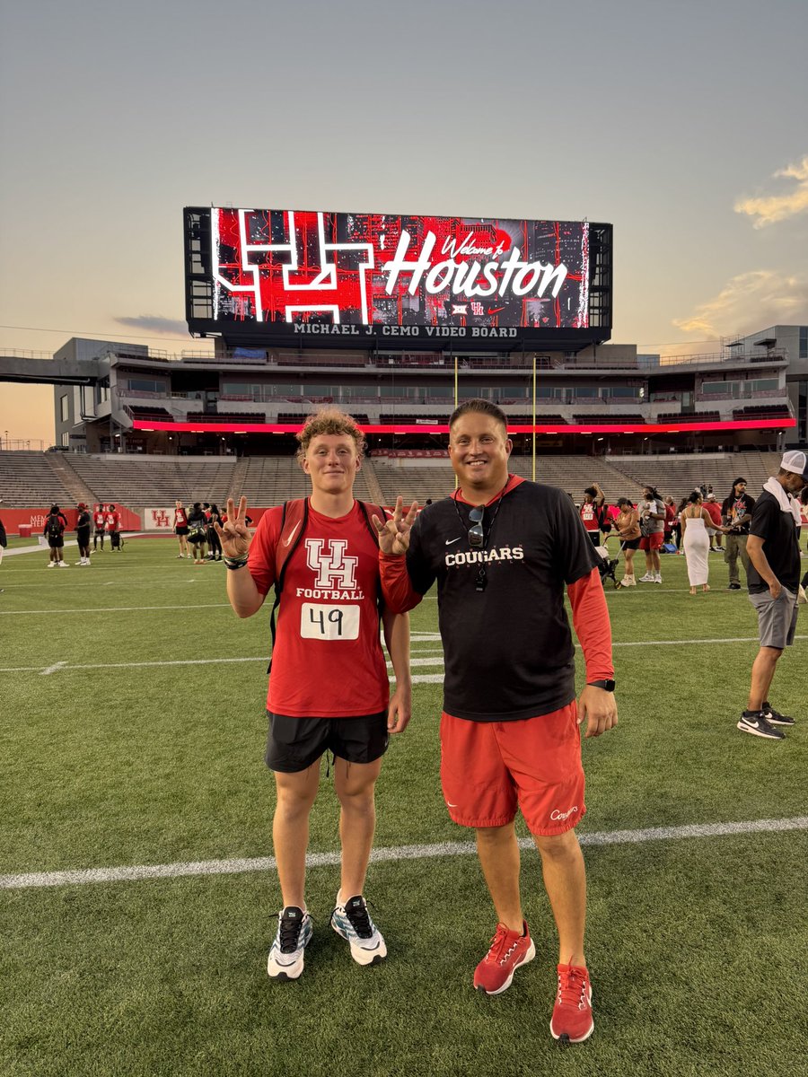 BegealTyler's tweet photo. Had a blast at @UHCougarFB today thank you @CoachShawnBell for the love!!💯 https://t.co/TyJVDsvQup
