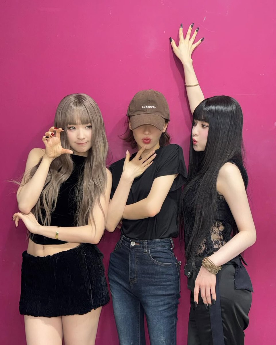 unnie line 🩷💛💙

instagram.com/p/DKYeHP-yhxk/…

#IRENE #SEULGI #WENDY #RedVelvet